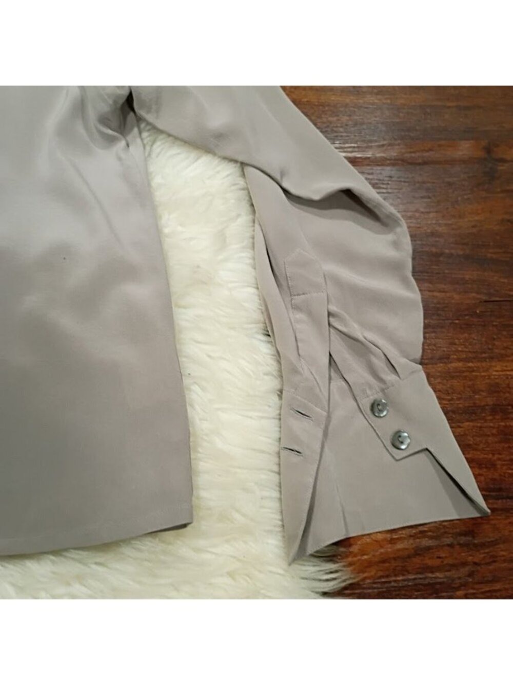Jaeger Silk Button-Up Blouse Gray M Cropped  Vintage Pre-Owned - Picture 11 of 14